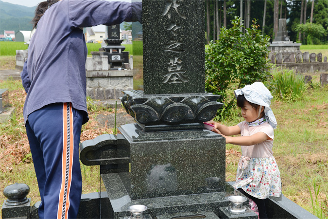 お墓掃除のイメージ画像