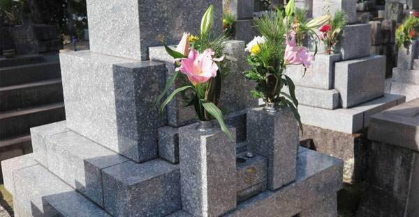 お墓を建てる費用は平均的にどれくらい？お墓の費用内訳と建墓後の維持管理費用を解説！
