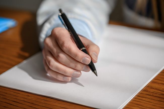 遺言に永代供養について書くときのポイント　生前に家族としっかり話し合おう
