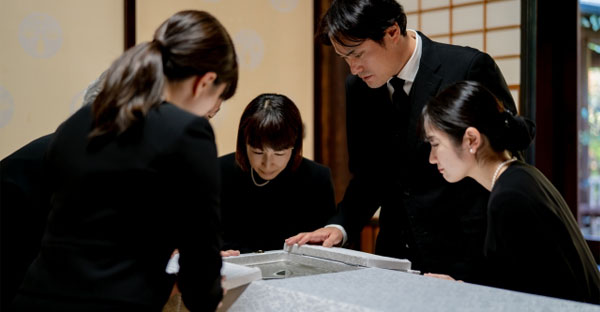 【大阪の葬儀】会場による進め方の違いとは。会館で行う場合、個人宅で行う場合の注意点