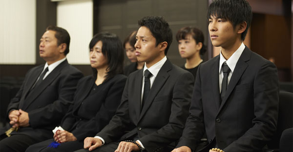 大阪で葬儀参列する服装マナー