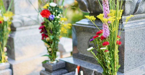 【大阪の終活】夫婦で入るお墓「夫婦墓」の費用相場☆継承者がいなくても建墓はできる？