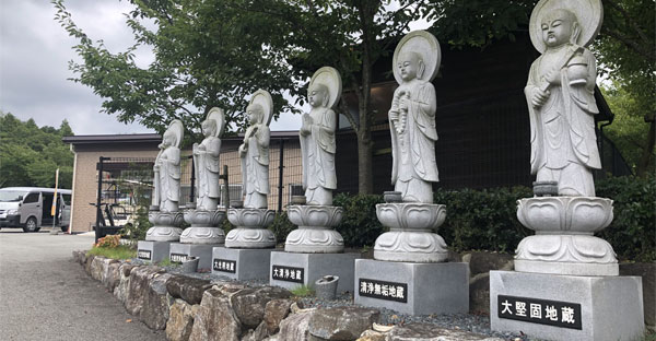 大阪で永代供養で後悔しない5つのポイント。お墓がない葬送、納骨後も供養はできるの?