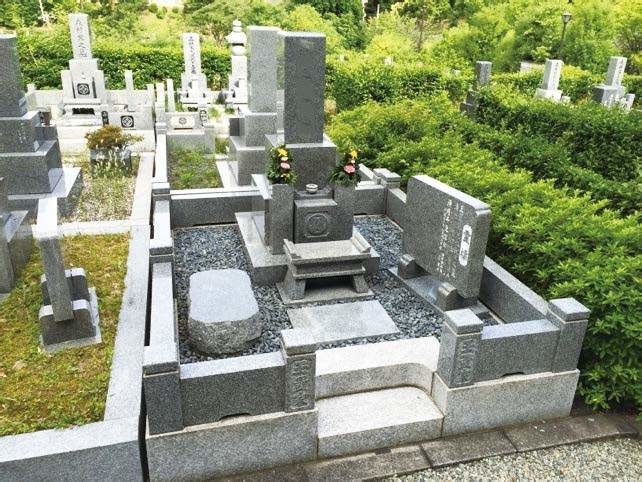 【タイプ別】墓じまいのトラブル例と解決策！遺骨を取りだす手順・納骨先も紹介