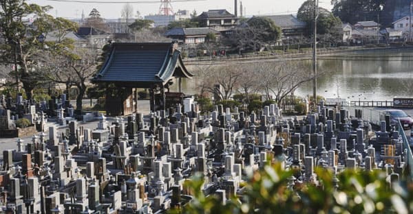 お盆のお墓参り