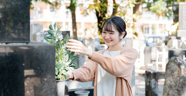 秋彼岸のお墓参りにおすすめの花々