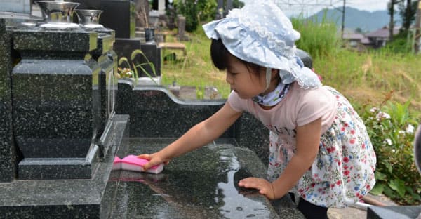 長持ちさせるお墓掃除は、水の吸収を避けます