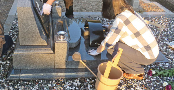 大阪でお墓の雑草対策、6つの方法