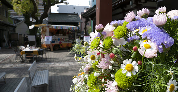 花まつりとは