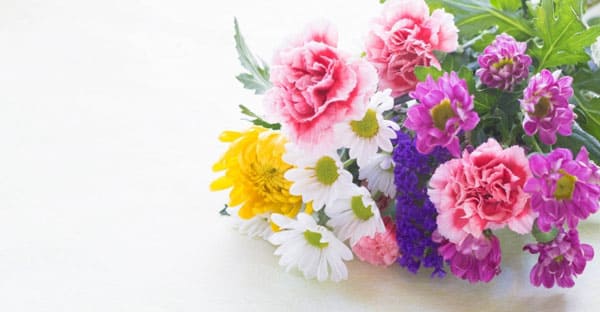 お墓参りの花のマナーと束ね方