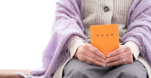 年金だけで生活できる？2026年度の受給額から検証（夫婦・独身）