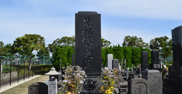 お墓を建てるとき・引き継ぐときの費用相場