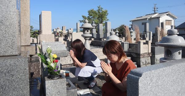 年末と年始のお墓参り、どちらがよい?