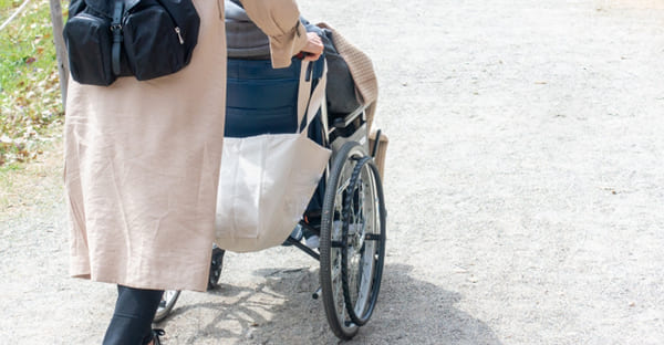 霊園の現場でよく聞く「扶養」と「介護」の切実な悩み