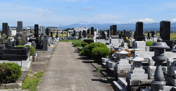 お盆に墓じまいを考える時代になっている